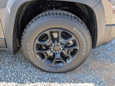 Used 2022 Jeep Cherokee Trailhawk w/ Sun, Sound & Nav Group image 9