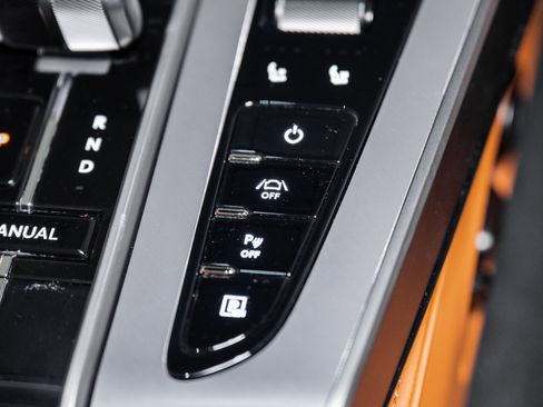 Used 2025 Aston Martin Vanquish image 38