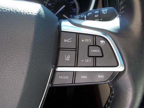 Used 2021 Toyota Highlander XLE image 23