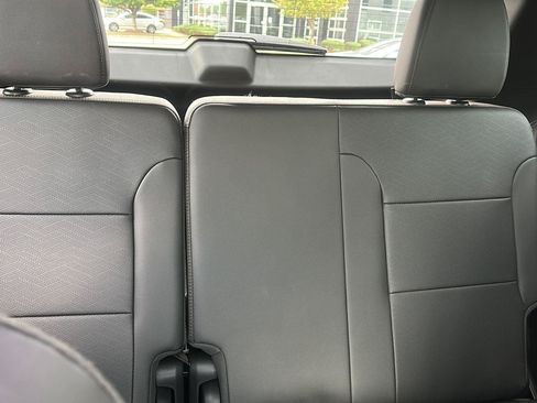 Used 2023 Chevrolet Traverse High Country FWD image 42