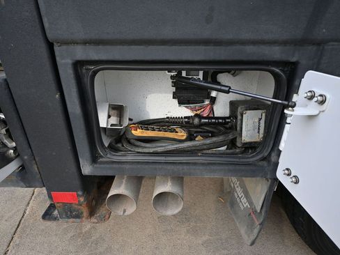 Used 2016 Ford F550 2WD Regular Cab Super Duty image 60