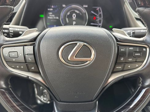 Used 2019 Lexus ES 300h w/ Accessory Package 2 image 23