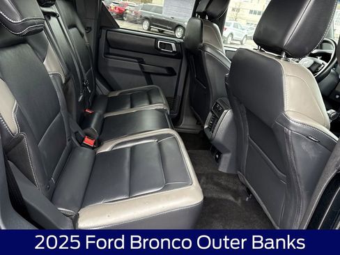 Used 2025 Ford Bronco Outer Banks AWD/4WD image 14