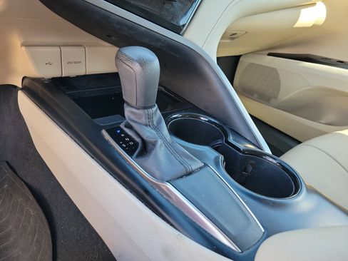 Used 2020 Toyota Camry LE FWD image 10
