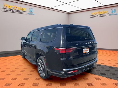 Used 2024 Jeep Wagoneer Series II w/ Flexible Seating Group AWD/4WD image 3