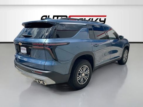 Used 2026 Chevrolet Traverse LT FWD image 7