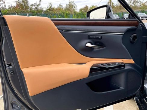 New 2025 Lexus ES 350 image 15