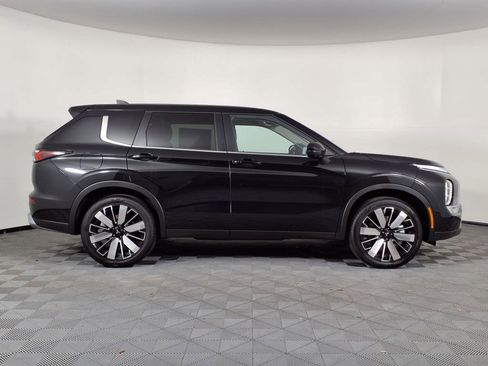 New 2025 Mitsubishi Outlander SE image 27