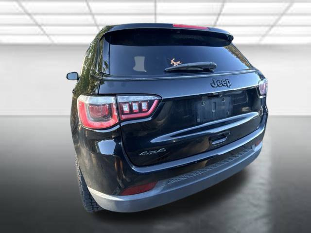 Used 2018 Jeep Compass Latitude w/ Popular Equipment Group AWD/4WD image 6