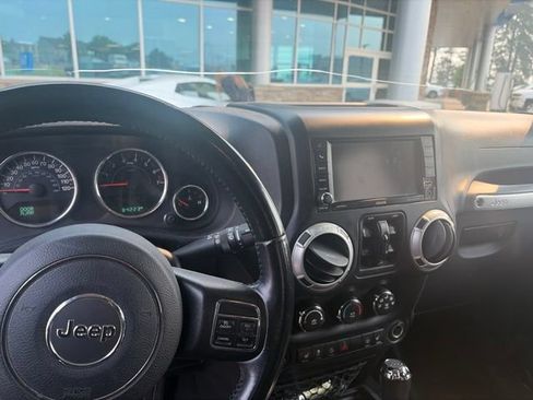 Used 2018 Jeep Wrangler Unlimited Rubicon w/ Cold Weather Group AWD/4WD image 15