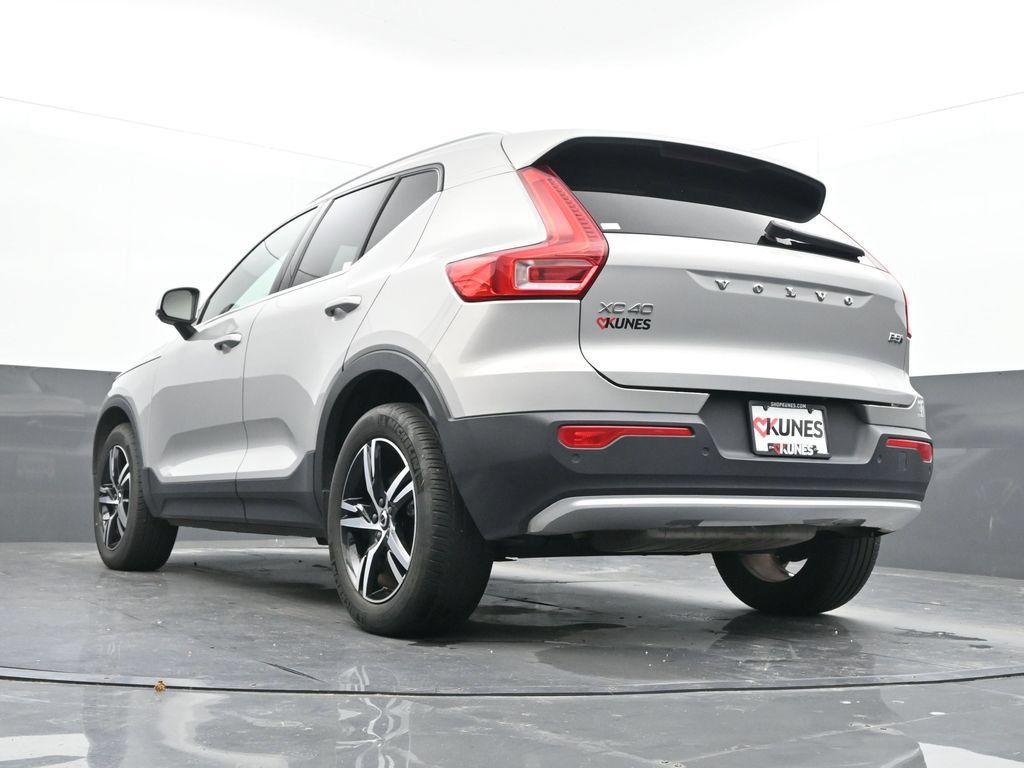 Used 2024 Volvo XC40 B5 Core AWD/4WD image 48