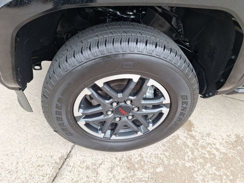 Used 2025 Toyota Tacoma TRD Sport RWD image 11