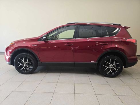 Used 2018 Toyota RAV4 SE AWD/4WD image 3