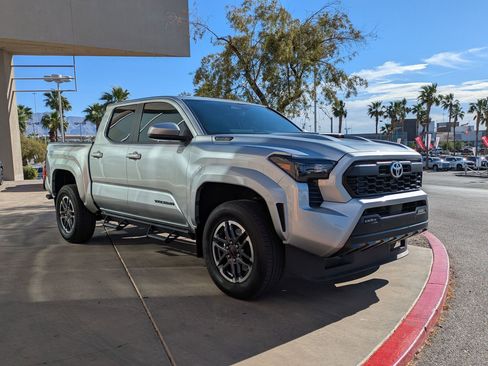 Used 2024 Toyota Tacoma TRD Sport w/ TRD Sport Upgrade Package AWD/4WD image 7