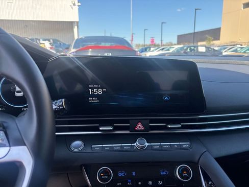 Used 2025 Hyundai Elantra SEL image 21