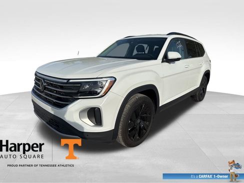Used 2024 Volkswagen Atlas SE w/ Black Wheel Package image 1