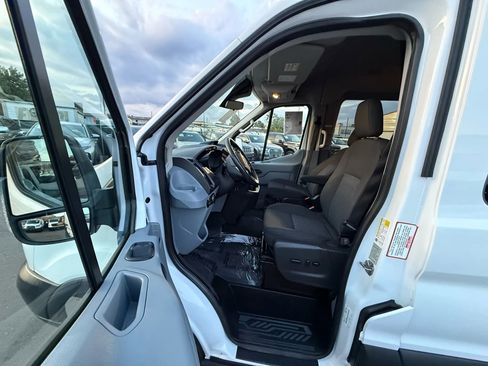 Used 2016 Ford Transit 150 XLT image 21