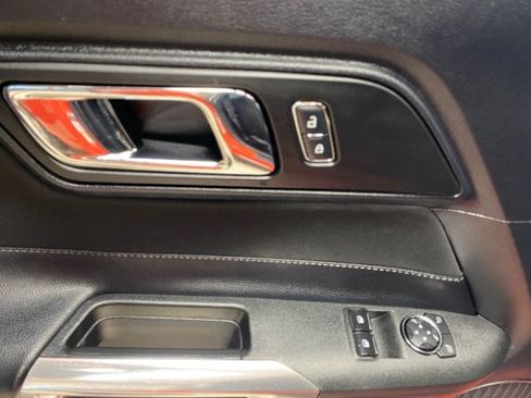 Used 2015 Ford Mustang Coupe RWD image 16