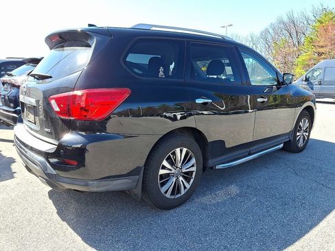 Used 2020 Nissan Pathfinder S image 5