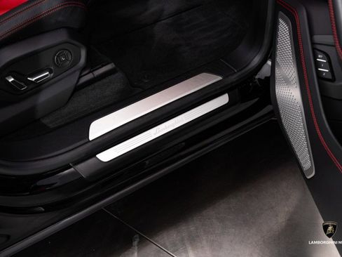 Used 2019 Lamborghini Urus image 42