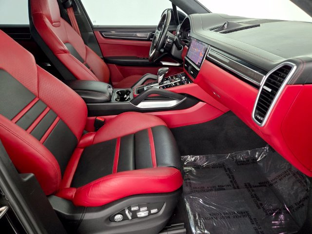 Used 2020 Porsche Cayenne Turbo AWD/4WD image 3