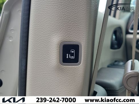 Used 2020 Chrysler Pacifica Touring-L Plus FWD image 21