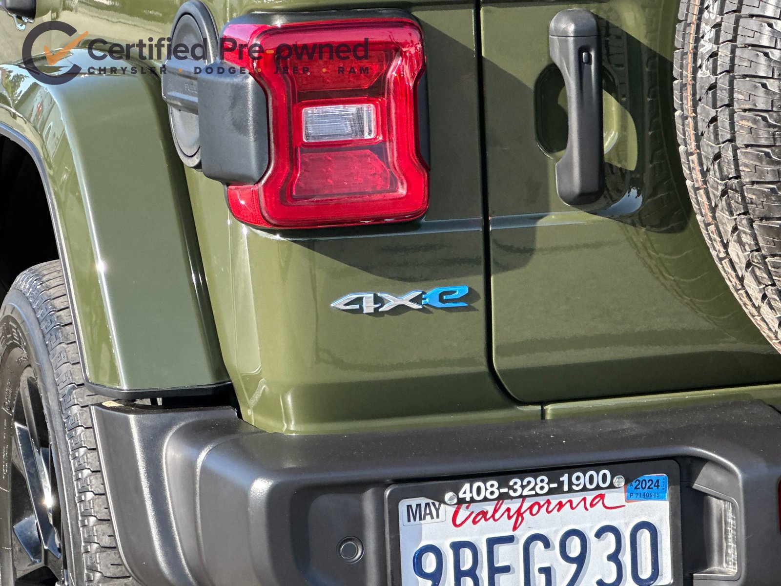 Used 2022 Jeep Wrangler Unlimited Sahara w/ Cold Weather Group AWD/4WD image 27