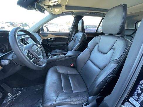 Used 2023 Volvo XC90 B6 Plus image 23