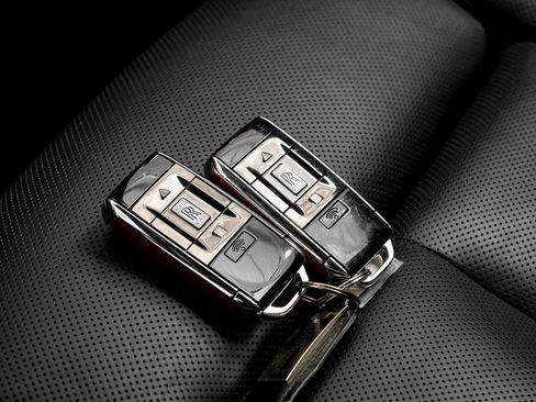 Used 2022 Rolls-Royce Cullinan Black Badge w/ Dark Exterior Package image 68