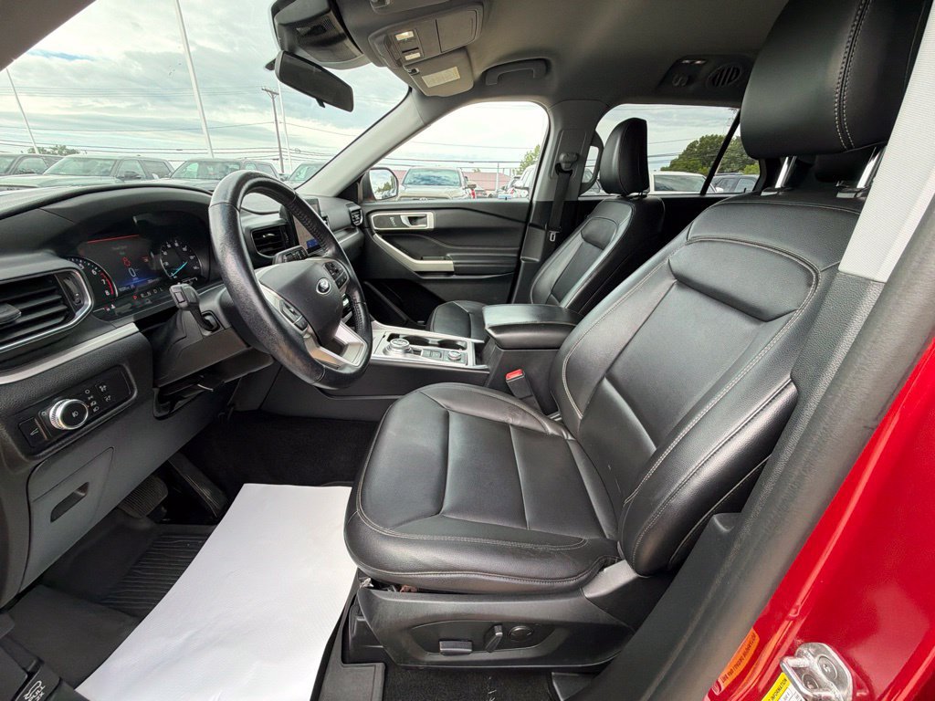 Used 2021 Ford Explorer XLT w/ Equipment Group 202A AWD/4WD image 9