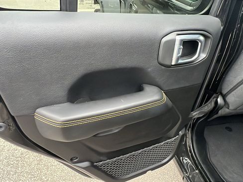 Used 2025 Jeep Wrangler Sahara image 22