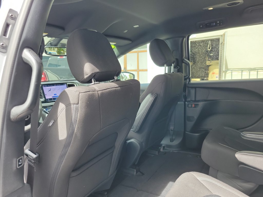 Used 2024 Chrysler Pacifica Touring FWD image 14
