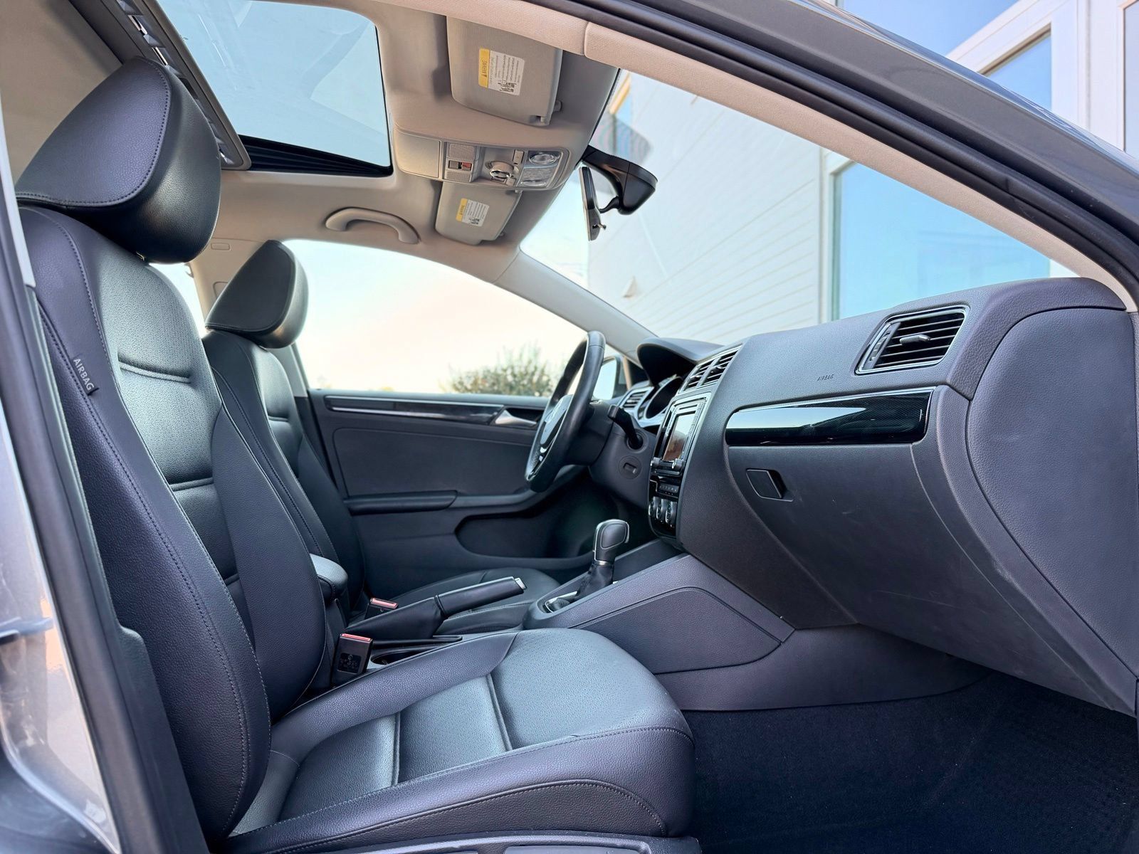 Used 2017 Volkswagen Jetta SEL Premium FWD image 25