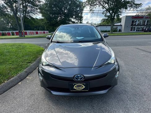 Used 2017 Toyota Prius Three Touring FWD image 2