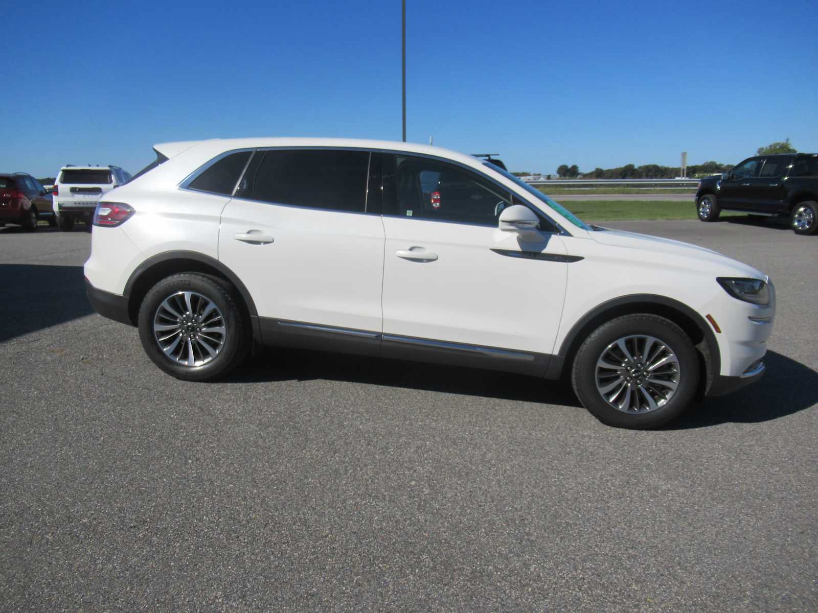 Used 2023 Lincoln Nautilus FWD image 4