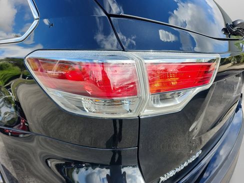 Used 2015 Toyota Highlander XLE FWD image 15