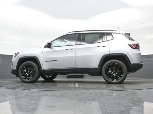 New 2026 Jeep Compass Latitude AWD/4WD image 15