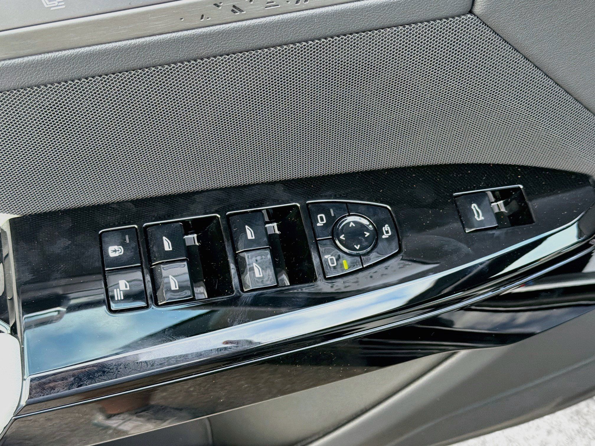 New 2027 BMW 740i w/ Executive Package RWD image 23