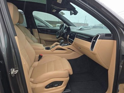 Used 2022 Porsche Cayenne image 5