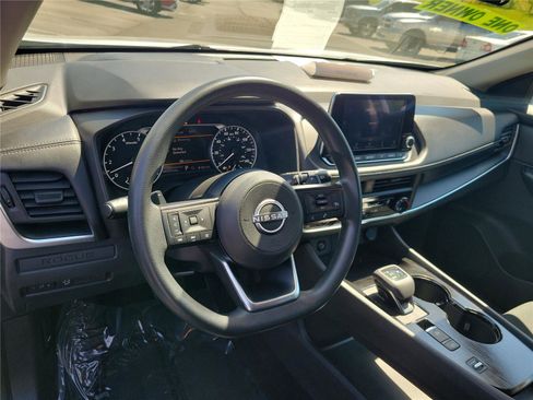 Used 2024 Nissan Rogue S FWD image 17