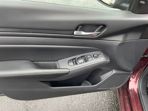 Used 2025 Nissan Altima 2.5 SV image 18