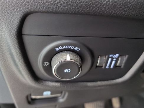 Used 2023 Jeep Grand Cherokee Limited AWD/4WD image 17
