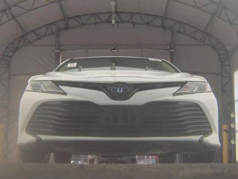 Used 2020 Toyota Camry LE FWD image 4