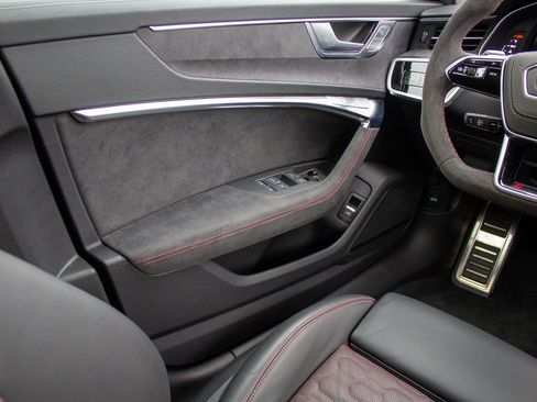 Used 2025 Audi RS 6 performance image 19