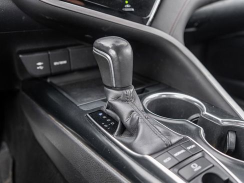 Used 2018 Toyota Camry XLE FWD image 24