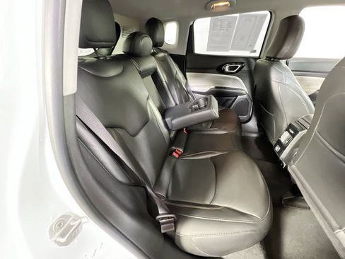 Used 2022 Jeep Compass Limited image 23