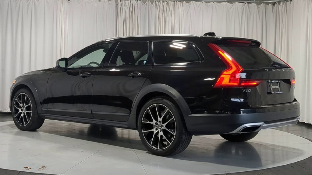 Used 2018 Volvo V90 T6 Cross Country w/ Convenience Package AWD/4WD image 7