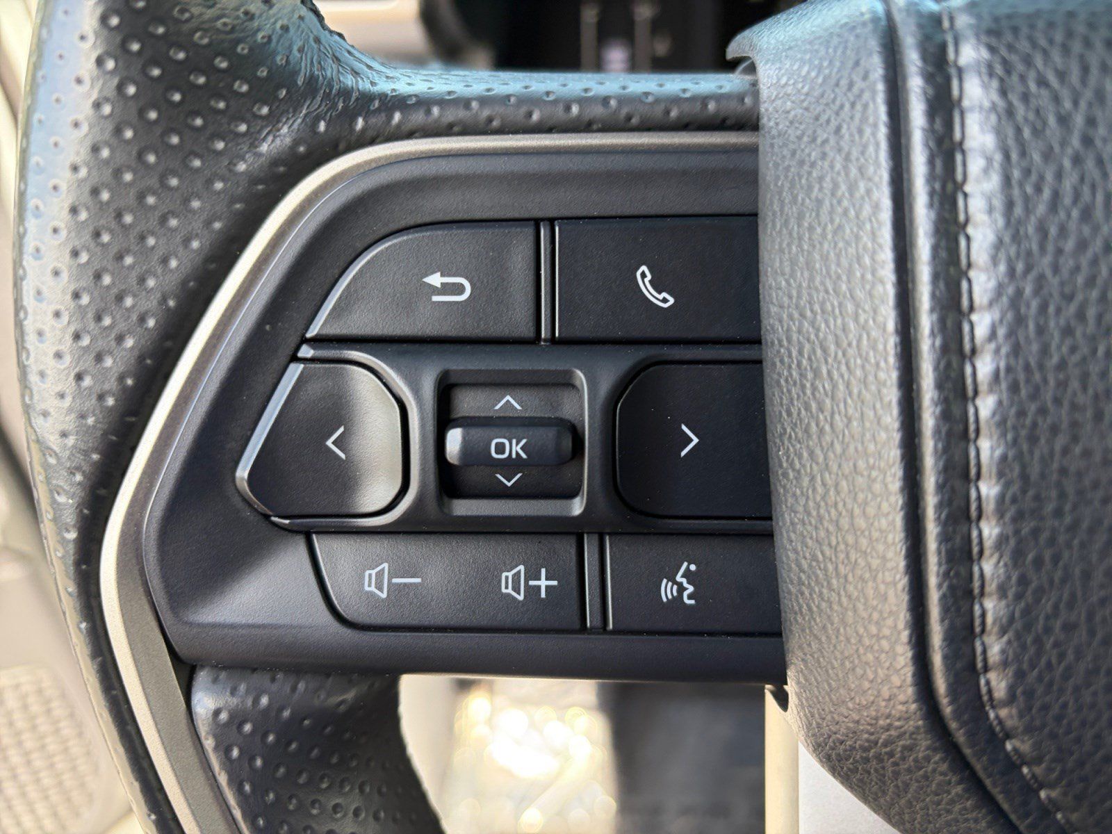 Used 2025 Toyota 4Runner SR5 AWD/4WD image 14