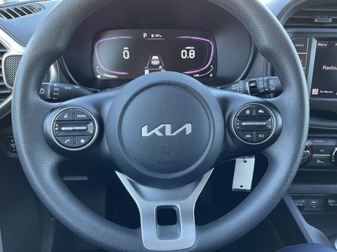 Used 2023 Kia Soul LX w/ LX Technology Package image 12