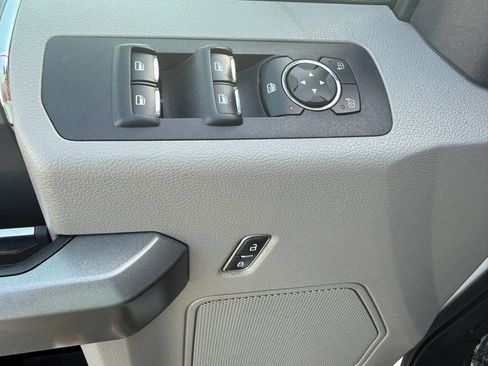 Used 2016 Ford F150 XLT w/ Equipment Group 302A Luxury AWD/4WD image 9